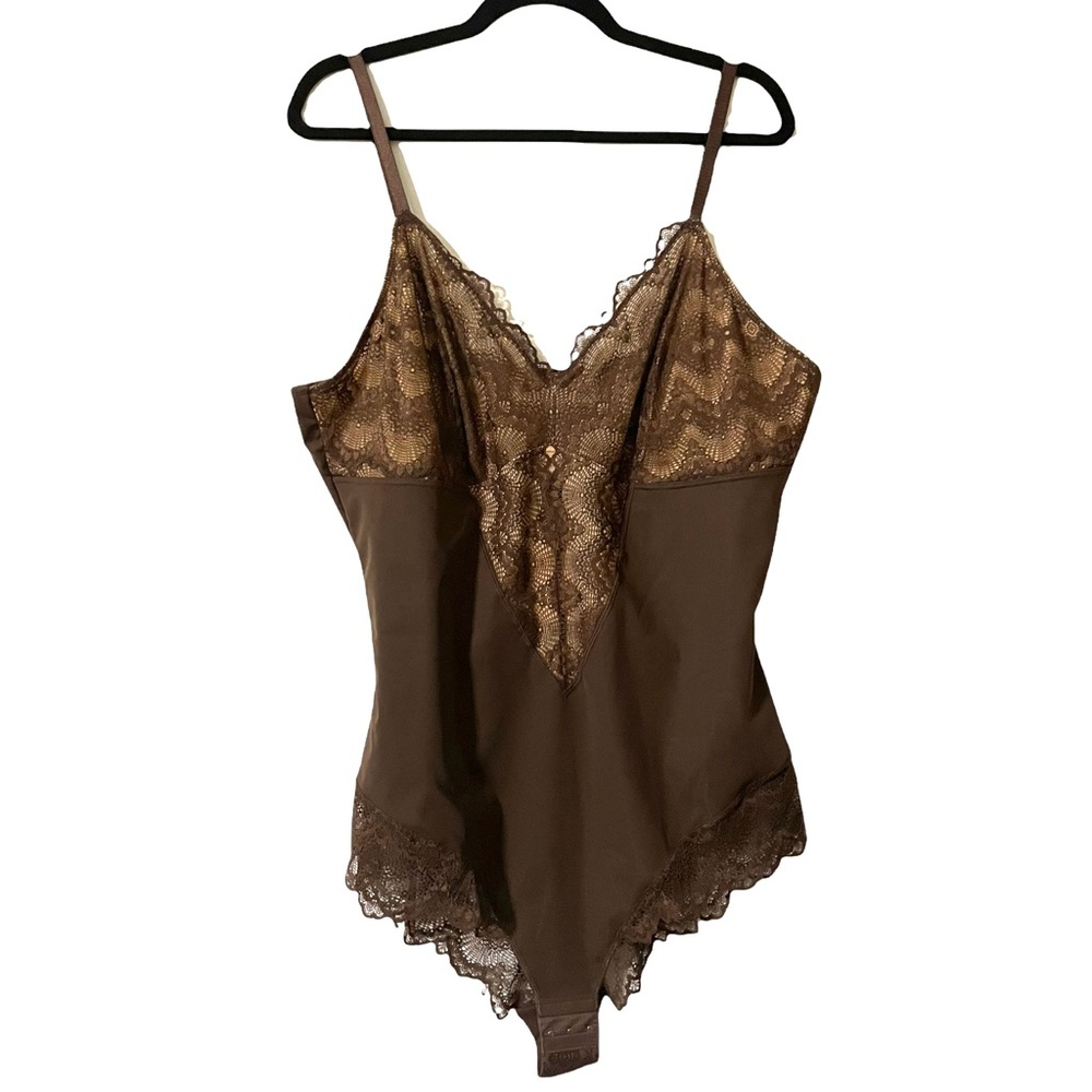 Pinsy Plus Size Sleeveless Lace Cami Bodysuit Shapewear